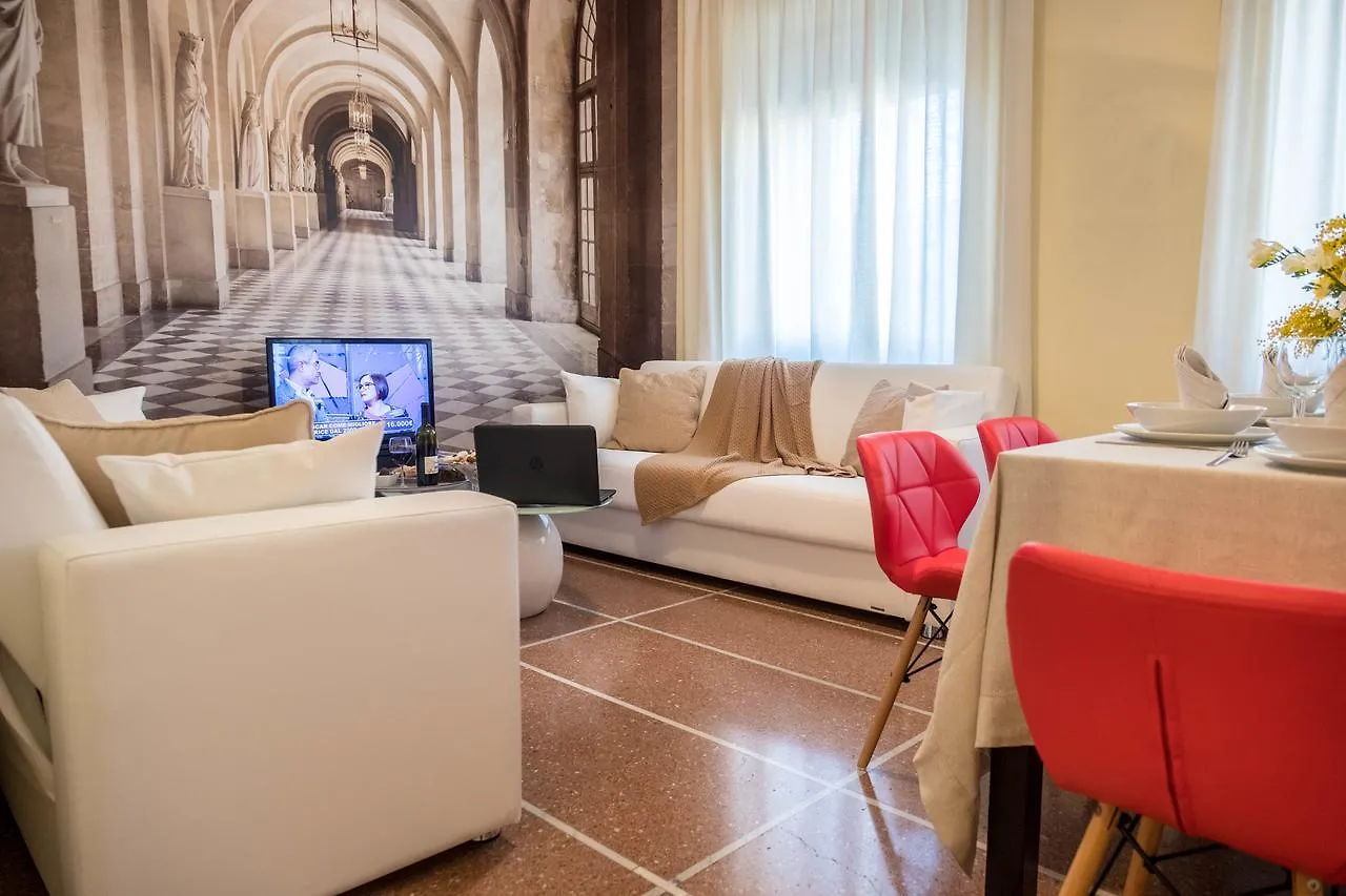 Apartment Re Di Roma Home Italien